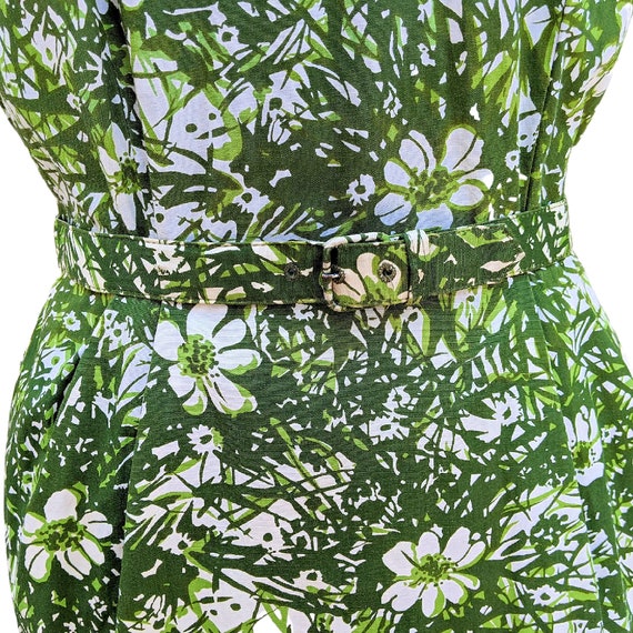 Vintage 1950s or 60s green floral on white wiggle… - image 4