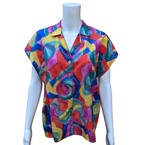 Vintage 80er Jahre rot, blau und rosa Regenbogen Farben Polyester Sommer Shirt