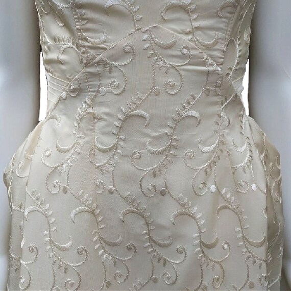 Vintage 1950's ivory white embroidered taffeta mi… - image 4