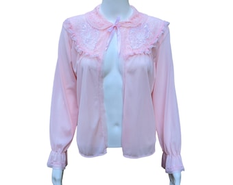 veste de lit en nylon rose pâle vintage des années 50 et en mousseline brodée