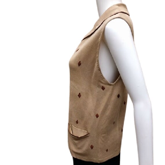 Vintage 40s or 50s beige brown sleeveless button … - image 4