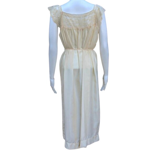 Vintage 50s or 60s champagne peignoir robe and ni… - image 6