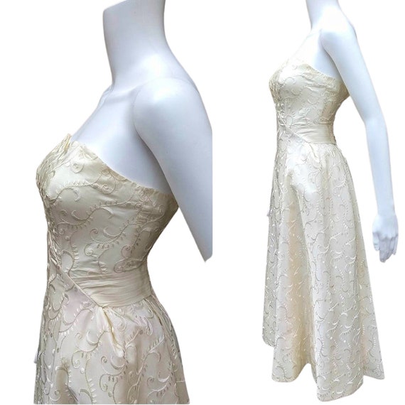 Vintage 1950's ivory white embroidered taffeta mi… - image 5