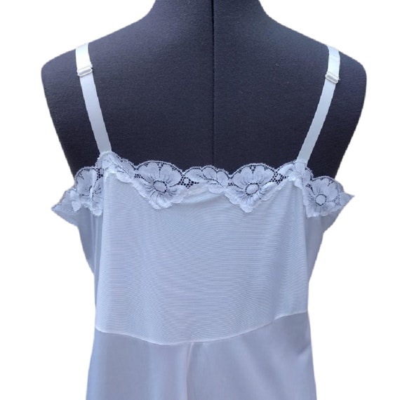 Vintage white nylon and lace dress slip - image 8