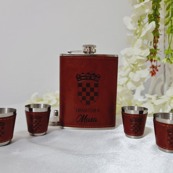 Personalizable Flask with Croatian Coat of Arms 9oz and 4 Shot Glasses