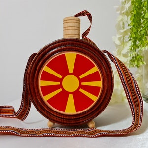 Makedonische Cuturica, Holzflasche, beidseitig personalisiert, Größe S-XL