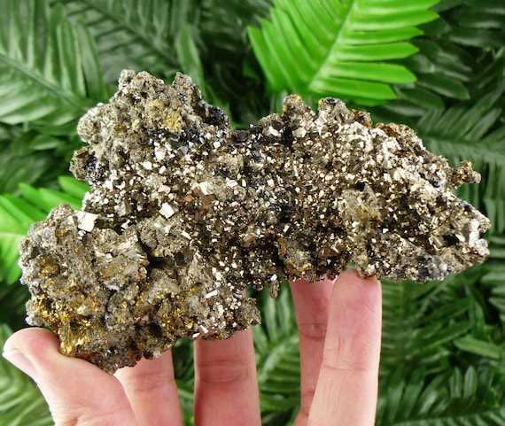 ☆SALE☆黄銅鉱 原石（ 水晶 閃亜鉛鉱 黄鉄鉱 を含む)　天然石　鉱物 黄銅鉱 閃亜鉛鉱 黄鉄鉱 水晶 尾太鉱山産 681g (164)