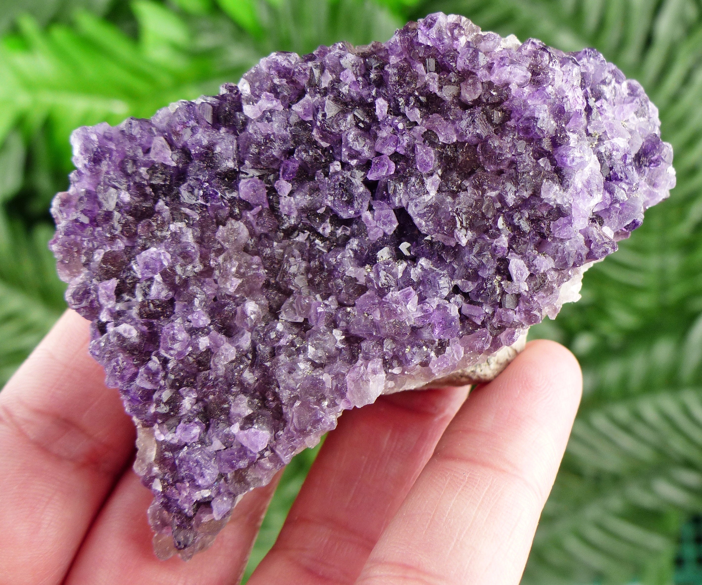 アメジスト　Amethyst from South Korea Amazing Amethyst Crystal, Raw Crystal, Natural Mineral, Healing