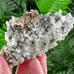 Chalcedon mit Calcit, Calcit Kristall, Chalcedon, Rohkristall, natürliches Mineral, Kristallstufe, Heilkristall, Mineralprobe B136