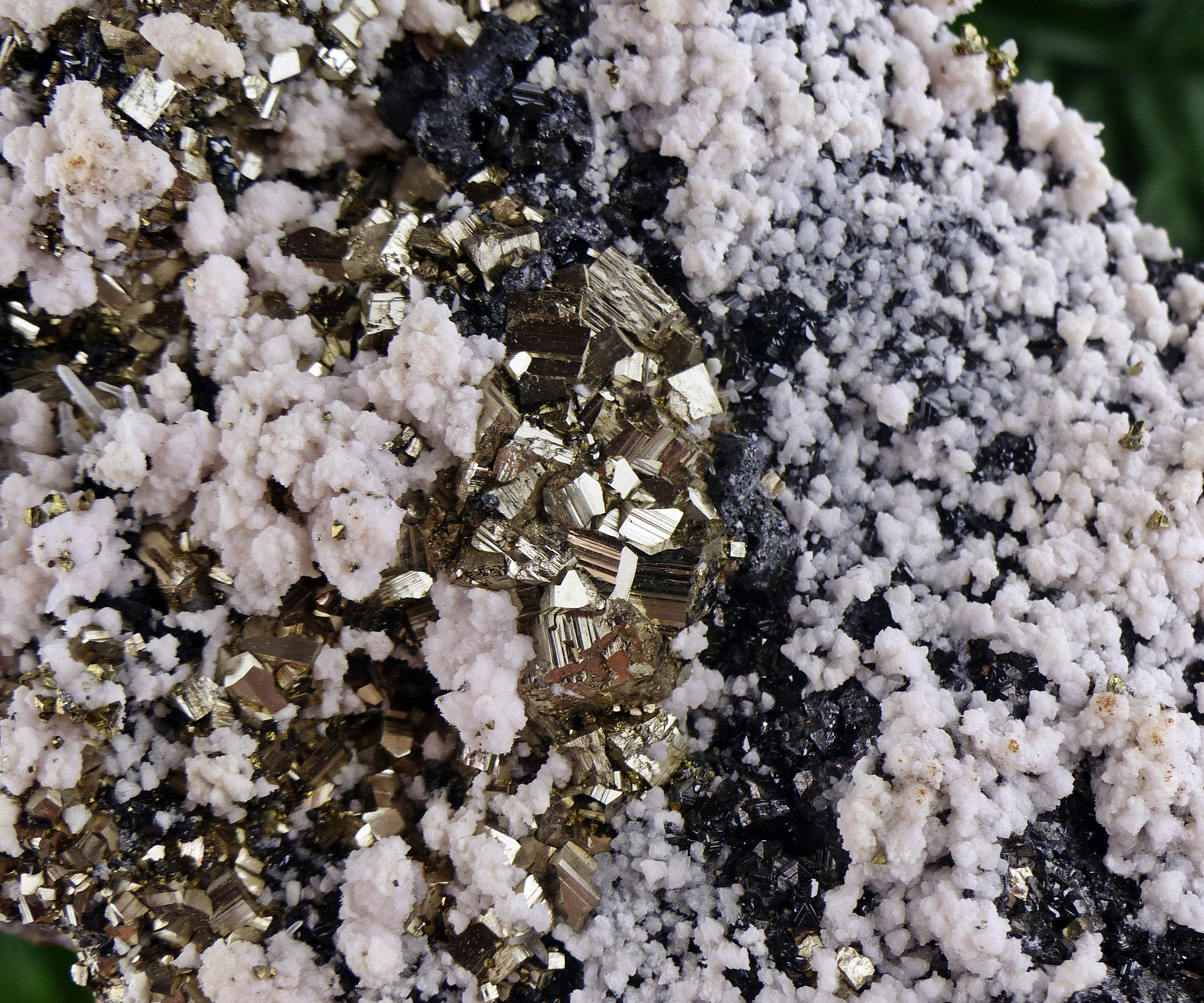 黄鉄鉱と閃亜鉛鉱を含むクォーツ、水晶、原石、天然鉱物、水晶