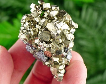 ドゥルージー黄鉄鉱クラスター：129グラムの原石鉱物標本 - Etsy 日本