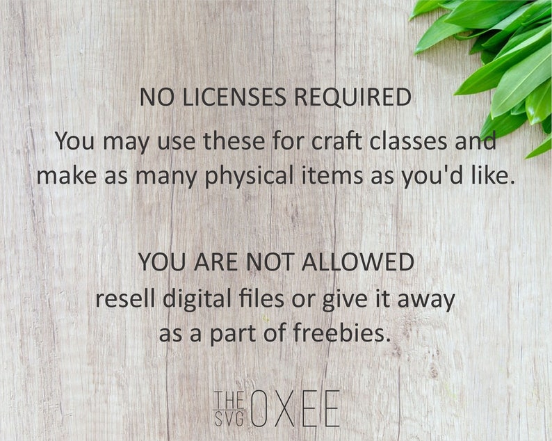 Może przedstawiać: Tekst na tle imitującym drewno z zielonymi liśćmi w prawym g&oacute;rnym rogu. Tekst brzmi "NO LICENSES REQUIRED You may use these for craft classes and make as many physical items as you'd like. YOU ARE NOT ALLOWED resell digital files or give it away as a part of freebies. THE SVG OXEE"