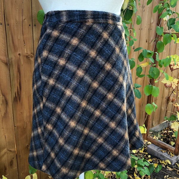 Vintage High Waisted Wool Plaid Skirt - Over the knee skirt - full inside lining included - A lined - Size Small/Extra Small