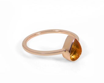 Anillo con bisel en forma de pera en oro macizo de 14 k: joyería minimalista y delicada (10 x 8 mm)