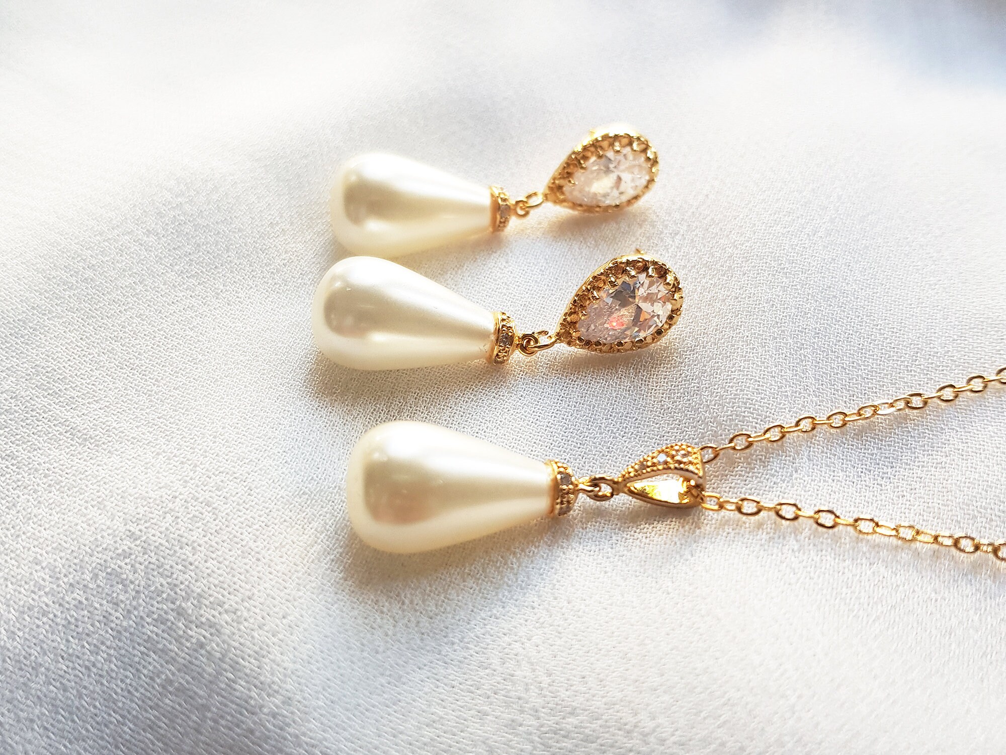 Gold teardrop pearl best sale earrings