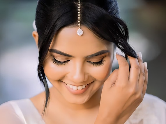Open Bridal Hairstyle With Diamond Maang Tikka - Shaadiwish