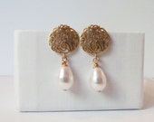 Paisley Earrings, Wedding Earrings, Ivory Pearl Gold Earrings Gold Lace Earrings Vintage Style Earring, Bridesmaid Swarovski Ivory Pearl
