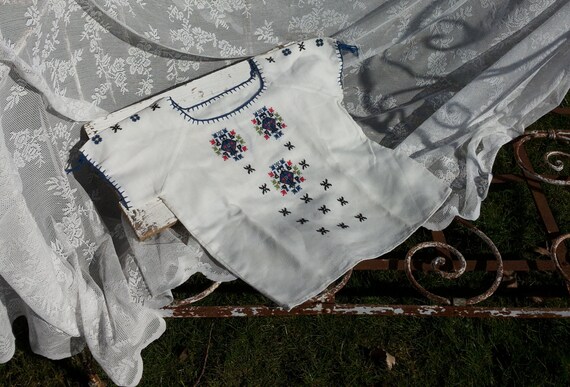 Bohemian blouse * Off white with embroidered flowe