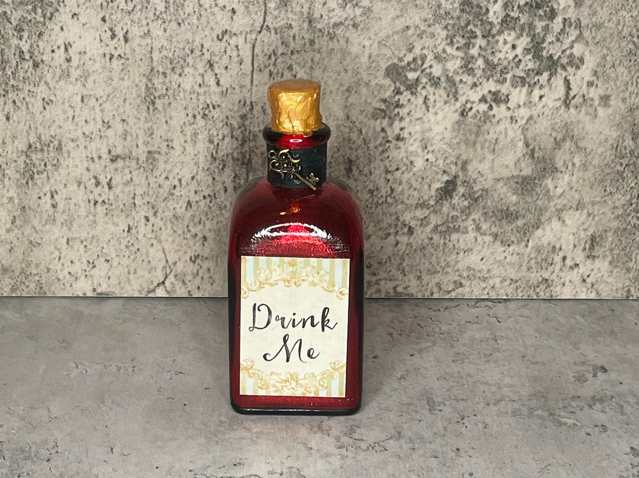 Alice In Wonderland Drink Me Bottle Scene Alice In Wonderland Drink Me Bottle Disney