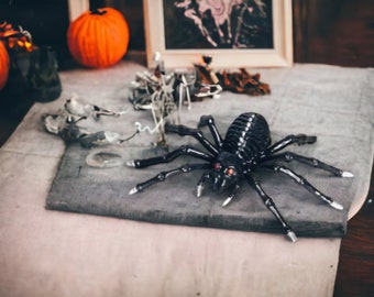 Silver Leaf Black Spider Skeleton