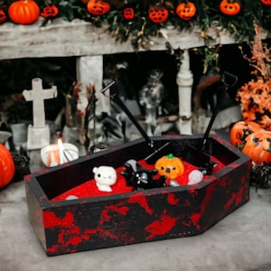Aeepics Coffin Zen Garden Decor for Office Desk, Gothic Gifts for Women,  Desk Tray for Halloween, Kit Includes Pumpkin Skeleton Dog Tree RIP  Tombstone
