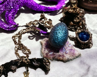 Blue to Purple Color Morph Dragon Egg Collectible