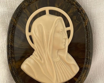 Vintage Retro Plastic Oval Religious Mary Madonna Cameo Wall Hanging 7 x 5.5"