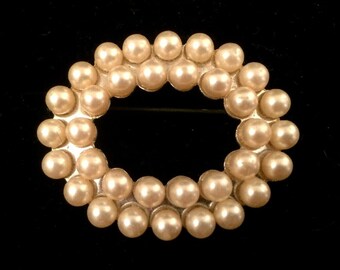 Broche ovalado Vintage Faux Pearl