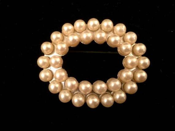 Vintage Faux Pearl Oval Brooch - image 1