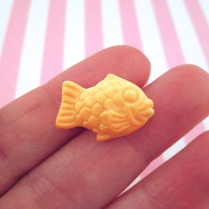 10 Taiyaki Goldfish Cracker Cabochons Fish Cookies, #117
