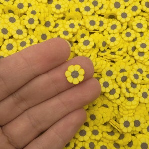 Saupoudrer de fleurs de soleil jaunes plus grande taille, fausses tranches de fleurs en pâte fimo, embellissement en résine, saupoudrages de tournesol decoden, P114