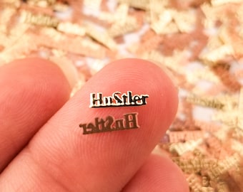 50 kleine 9 mm goudkleurige metalen Hustler woord cabochons, woord schattige kawaii spijkers, bedel harsbenodigdheden, hars add-on 1701