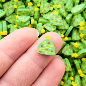 Faux sapin de Noël saupoudré de grandes tranches de pâte polymère, tranches d'art d'ongle de Noël, confettis de dispersion de table en fimo, remplissage de shaker N98