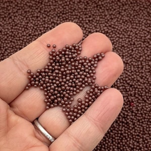 NICHT Essbare schokobraune, nicht pareilige Streusel, 2mm, wählen Sie Ihre Menge, Decoden runde Funfetti Jimmies, Glaskaviarperlen, G101
