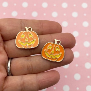 4 Gold Tone 20mm Enamel Cute Halloween Orange Pumpkin Charms, Jack O&#39;Lantern Enamel Pendants, F498