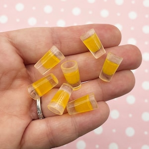4 bicchieri in plastica acrilica per succo d'arancia in miniatura, bicchieri realistici per succo d'arancia per case delle bambole e artigianato, bicchieri in resina, piccole bevande 08