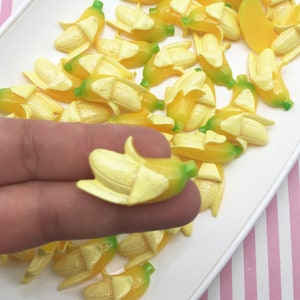 6 Bananen Cabochons mit flacher Rückseite, geschälte Bananen mit flacher Rückseite aus Acryl, süße Obstverzierungen 1660a
