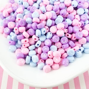 100 cuentas redondas de resina pastel de 7 mm, letras acrílicas pastel, suministros para manualidades para niños, J36