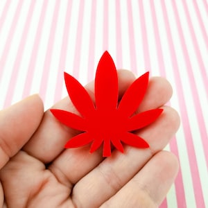 1 grande cabochon in plastica acrilica con retro piatto tagliato al laser rosso a forma di foglia di marijuana, erba, canapa, ciondoli in resina con retro piatto per cannabis L78