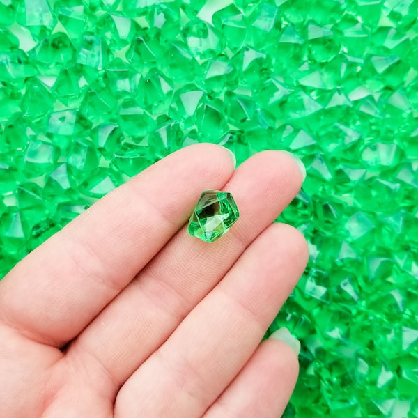 25 Small Green Acrylic Gemstone Chunks, Resin Gem Stones, Faux Acrylic diamonds,  Caviar Chunks, F558