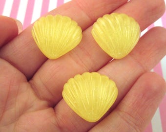 10 Yellow Pastel Seashell Cabochons, Glitter Seashells #1101