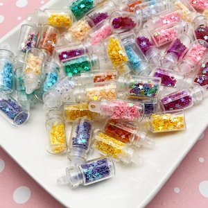 8 zufällige Stern Glitter Verzierung gefüllt Glas Flasche Glas Anhänger Charms #820a