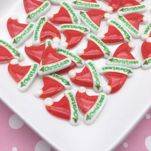 8 cabochons kerstmuts van hars met platte achterkant, leuke kerstcabines voor de feestdagen, kerstmis acryl plastic decoratie met platte achterkant, DH162a