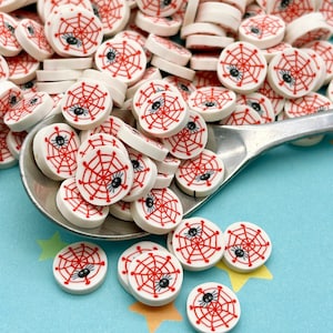 10 mm Spinnennetz-Halloween-Fimo-Streusel, gruselige künstliche Spinne in Netz-Streuseln, nicht essbare Fake Backen, Fimo-Tischstreuer-Konfetti G78