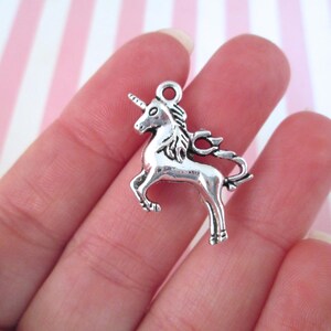 5 Small Silver Plated 24mm Unicorn Charms, Metal Unicorn Pendants F262