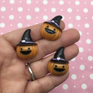 Six 29mm Pumpkin Jack O Lantern Flatbacked Resin Cabochons, Cute Halloween Flat Backed Acrylic Plastic Carved Pumpkin Cabs, DH15a