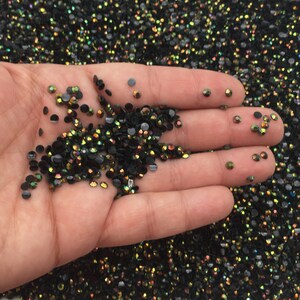 3 mm ronde olievlek met platte achterkant groen zwart AB gelei acryl kunststof strassteentjes, platte hars gefacetteerde cabochons, lijm op Bedazzle-cabines