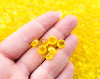 100グラム（3 1/2オンス）アクリルプラスチックイエローフィッシュボウルスラッシー樹脂ビーズ、カリカリスライムとクラフト用。