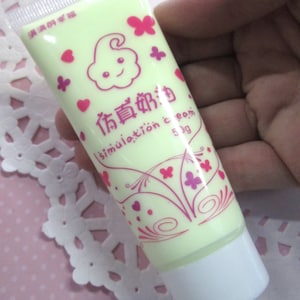 Decoden Whipped Cream Glue, Buttercream Pale Yellow Color, with 1 Frosting Tip, for Cell Phone Decoration, 50g