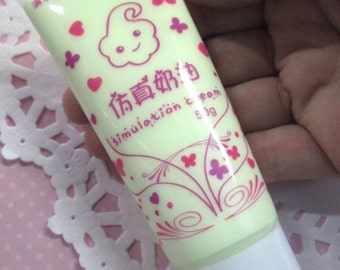 Decoden Whipped Cream Glue, Buttercream Pale Yellow Color, with 1 Frosting Tip, for Cell Phone Decoration, 50g